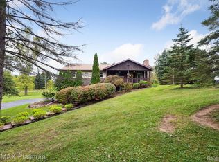 2876 Byron Rd, Howell, MI 48855