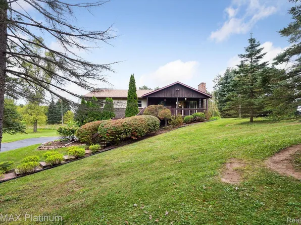 2876 Byron Rd, Howell, MI 48855