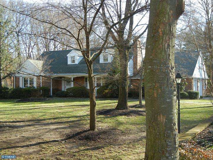 1st image of 8 Clement Dr