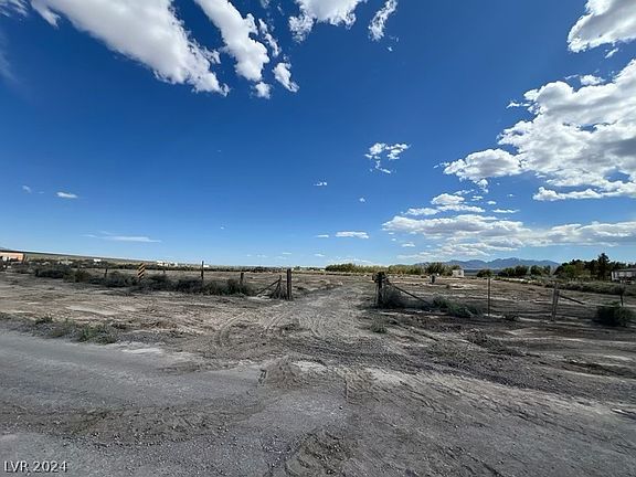 2nd image of Gelber Ave