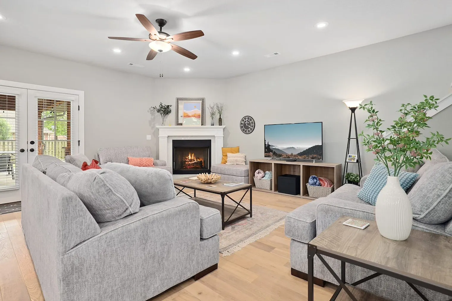 5 bed, 4.0 bath, 2712 sqft, $6,877 — Photo 1