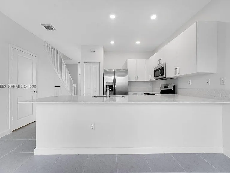 2675 SE 28th Ter — Photo 4