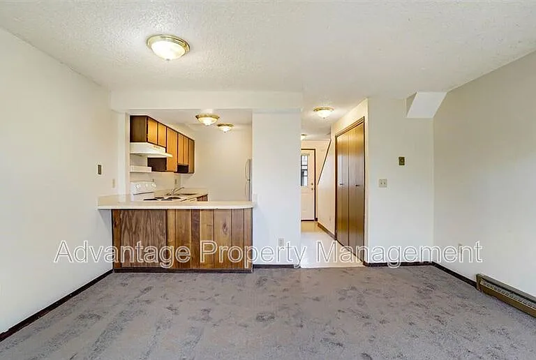 1445 NW Division St #6 — Photo 8