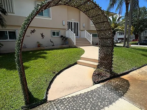 7908 NW 40th St, Hollywood, FL 33024