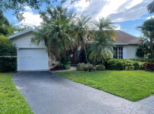 15156 SW 142nd Ct, Miami, FL 33186