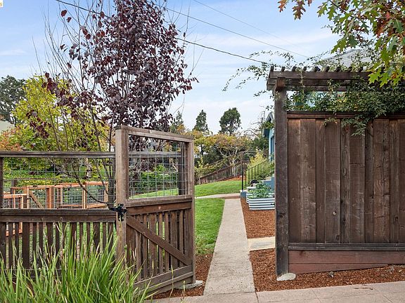 4th image of 1117 The Alameda
