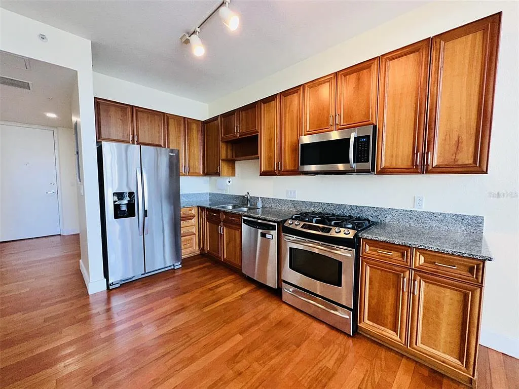 1 bed, 1.5 bath, 966 sqft, $2,300 — Photo 3