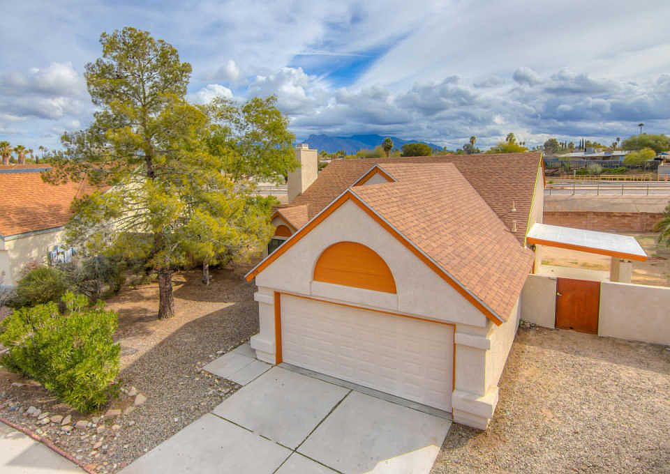 1st image of 7836 N Roundstone Dr
