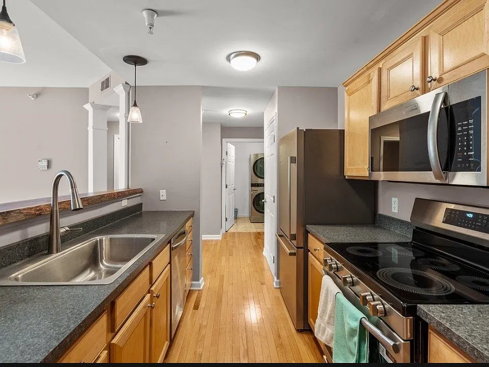 99 Eldredge St #206