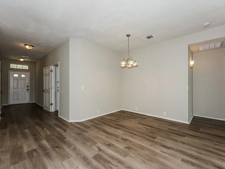 6730 Meadowcrest Dr — Photo 4