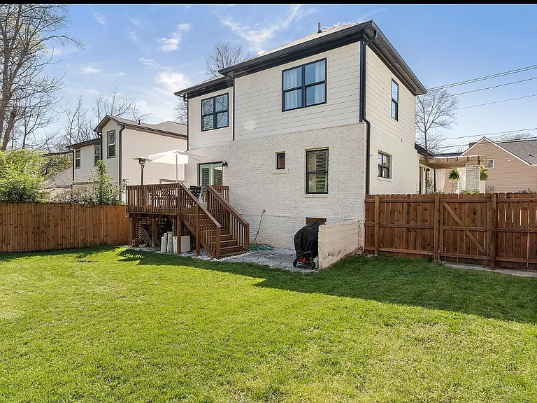 704 Rochelle Dr SW — Photo 26
