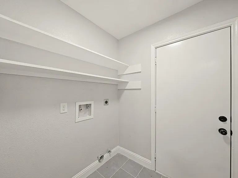 22039 Rivermead Dr — Photo 18