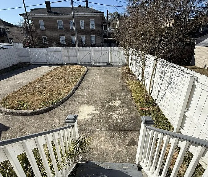 2235 Whitaker St — Photo 30