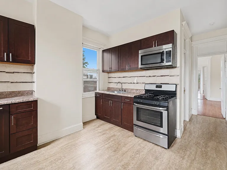893 Montgomery St #6 — Photo 17