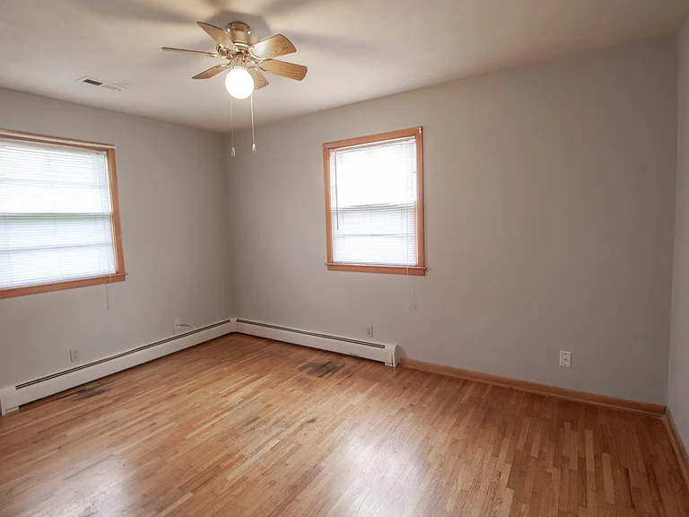 1303 Smiley Ln — Photo 23