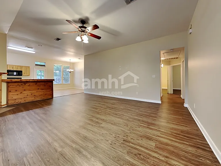 809 Dixon Ln — Photo 7