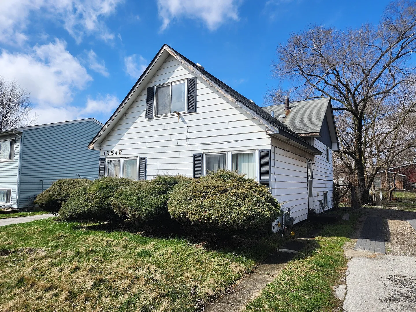 16548 Park Ave photo 1