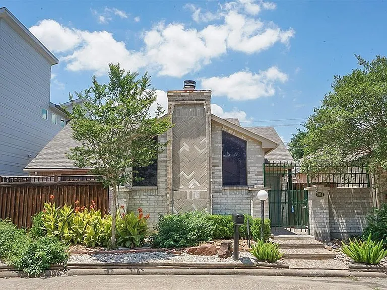 1914 Hunters Trace St — Photo 1