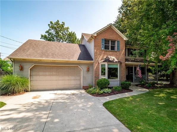 811 Grantwood Ave, Sheffield Lake, OH 44054