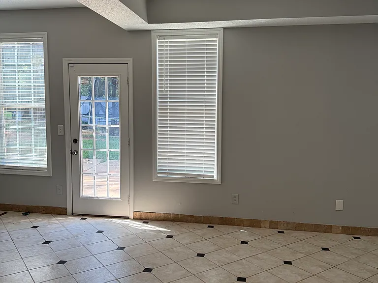 313 Dublin Way — Photo 8