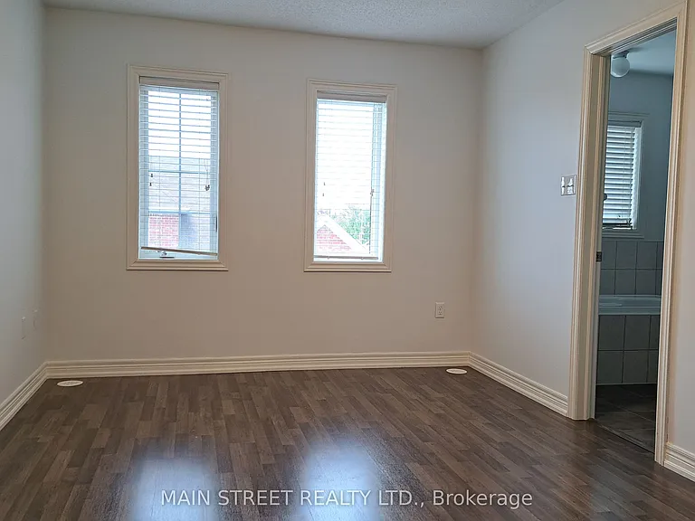 7 Roy Grove Way — Photo 30