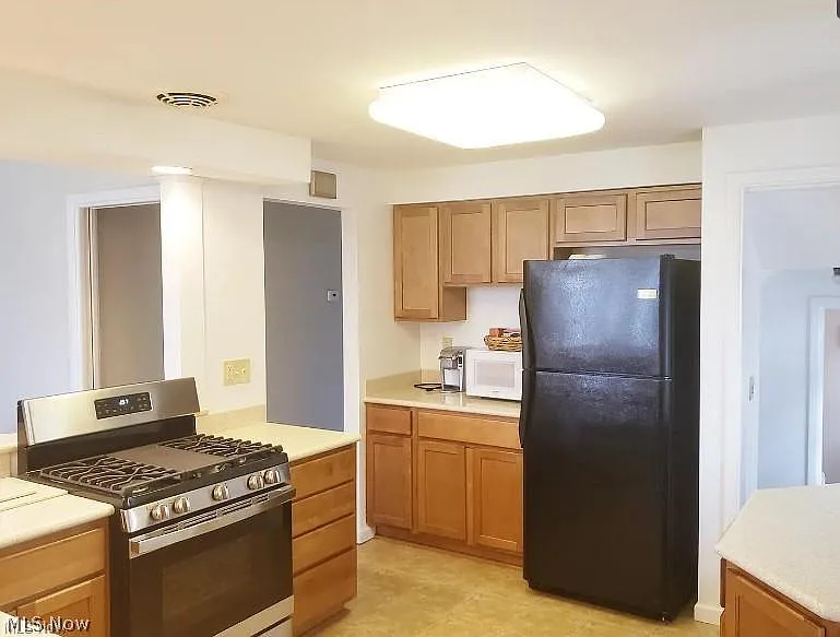 3 bed, 1.5 bath, 2040 sqft, $2,200 — Photo 4