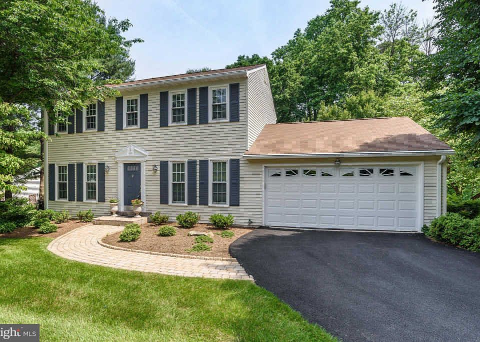 1st image of 2707 Willow Dr