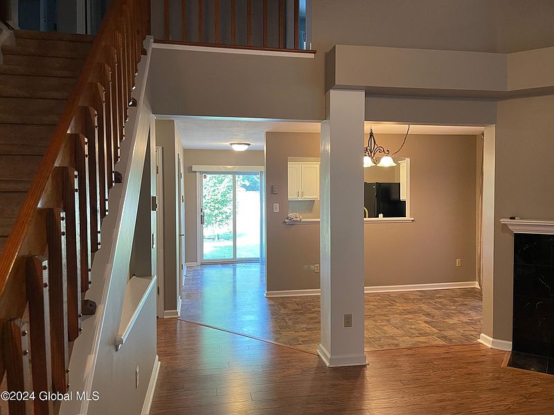 5th image of 1 Mapleridge Avenue