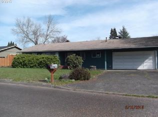 1325 SW Charles St, Dundee, OR 97115