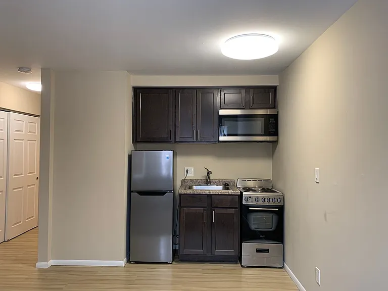 151 E Dekora St — Photo 3
