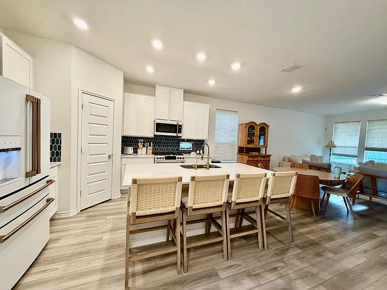 5024 Galvan Mnr — Photo 8