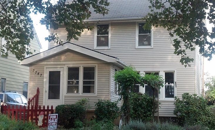 So much living space! 1200 sq ft rear building! 
