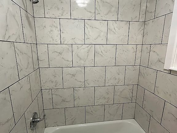 4th image of 153 James St #A