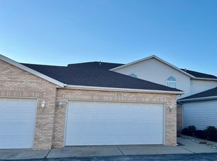 175 Mallard Pointe Dr, Valparaiso, IN 46385