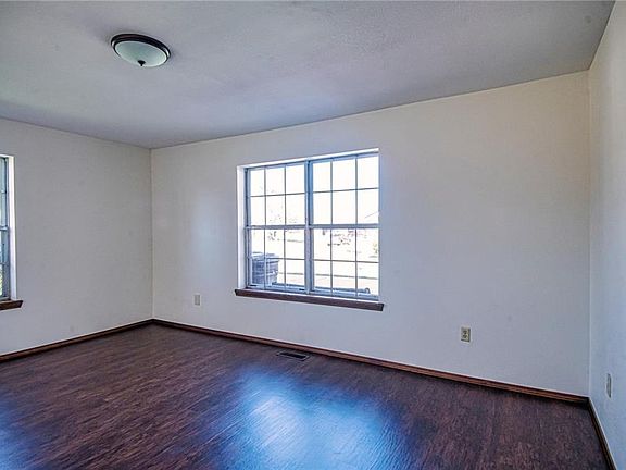 3rd image of 1528 Hollow Oak Dr