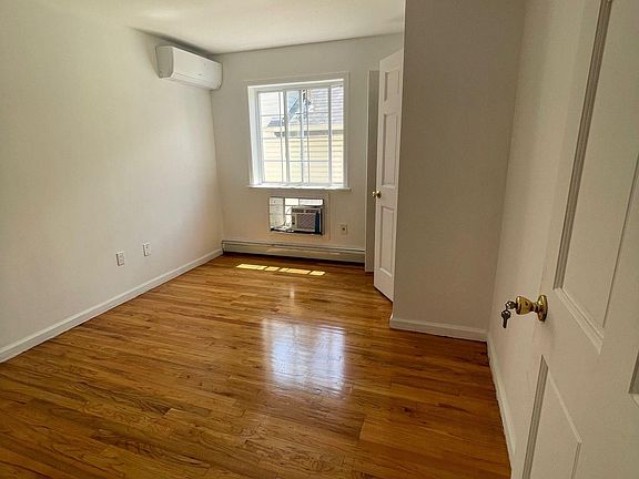3rd image of 442 Quincy Ave