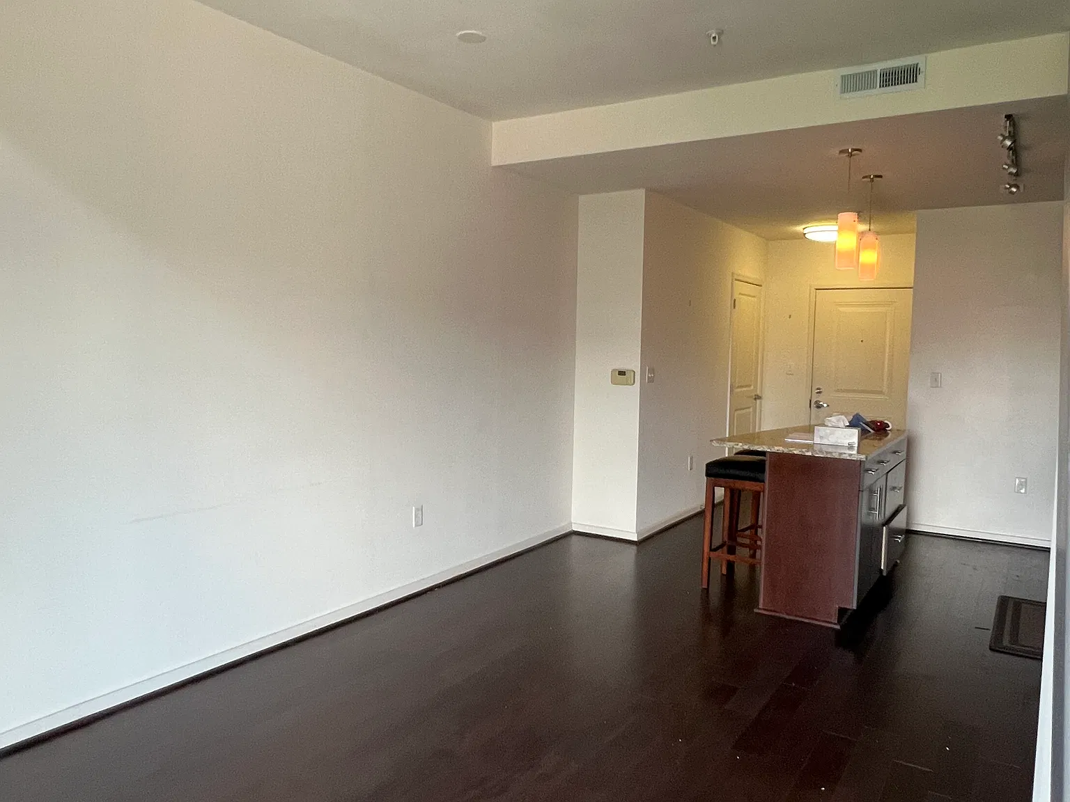 1 bed, 1.5 bath, 960 sqft, $1,800 — Photo 3