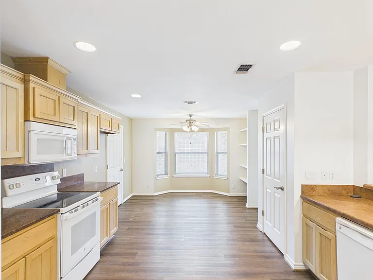 1721 Cherrywood Dr — Photo 16