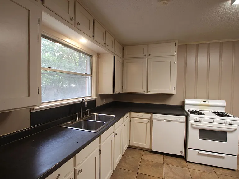 812 S Palmer Ave — Photo 9