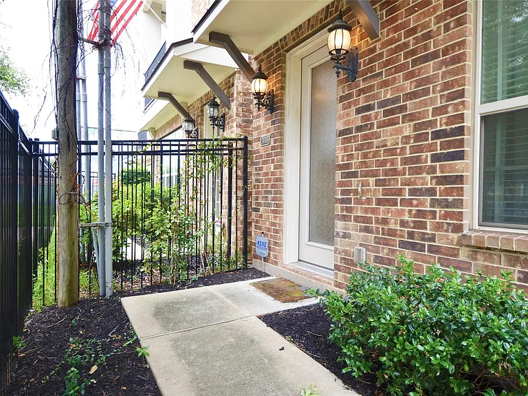 3408 La Branch St #B — Photo 2