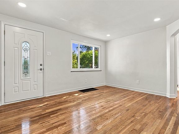 5th image of 1017 Girard Rd