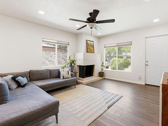 3rd image of 4914 Cabrillo Way