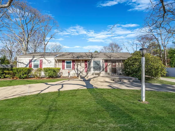 615 Spruce Avenue, Sayville, NY 11782