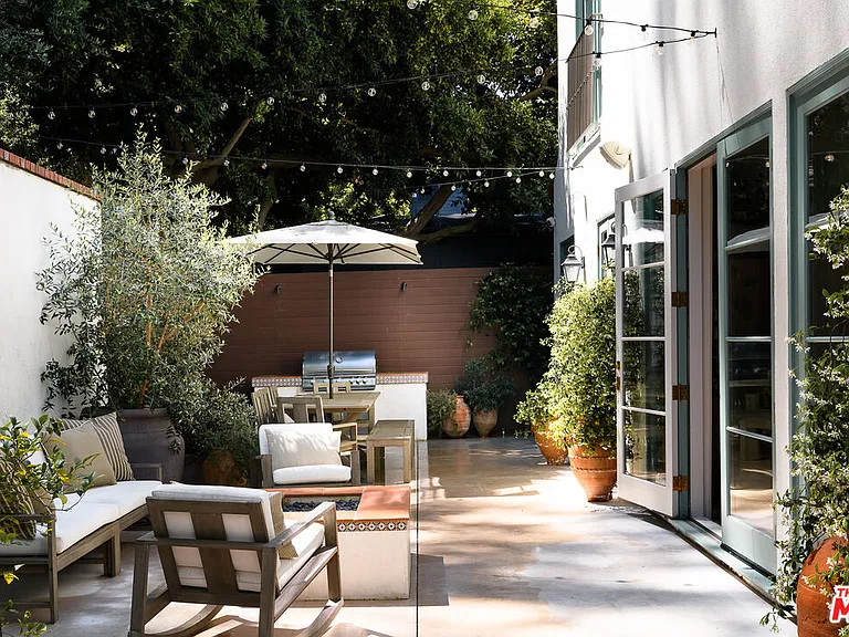 3810 Dixie Canyon Ave — Photo 1