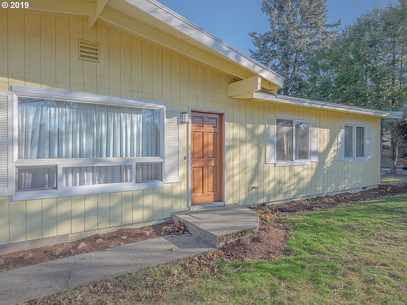 4th image of 207 SE 105th Ave