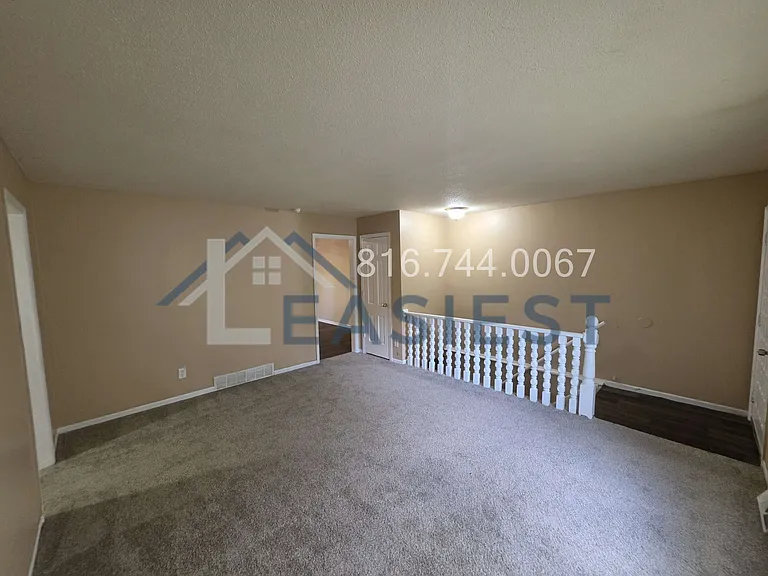 11335 E 72nd St — Photo 2