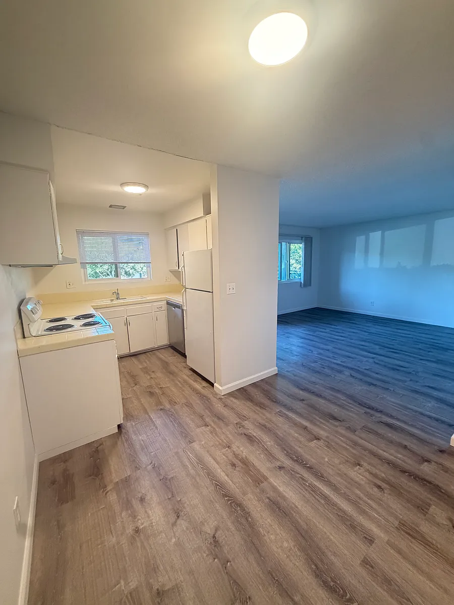 Building Photo - 1000 Cliff Dr #126