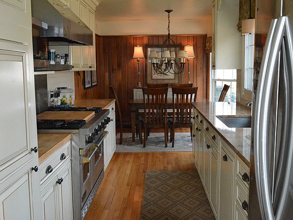 3rd image of 2110 Hull Rd