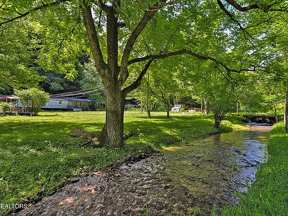 3rd image of 553 Caney Creek Rd