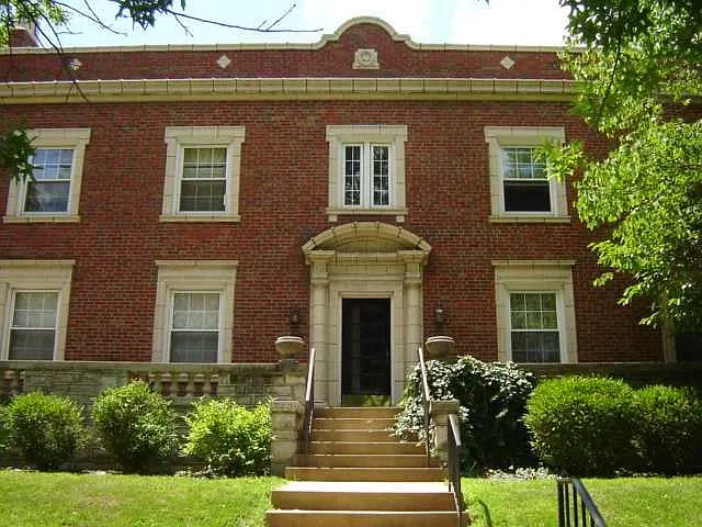 7226 Forsyth Blvd APT 2E photo 1